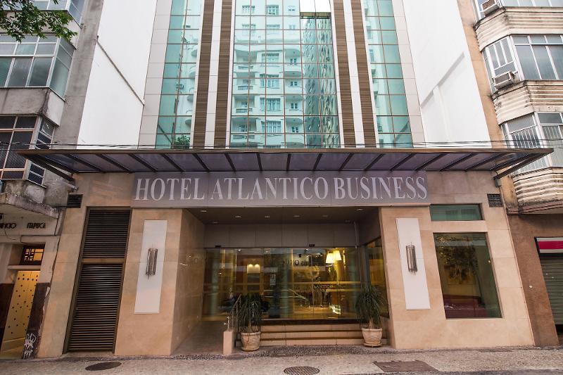 Hotel Atlantico Business Centro Ρίο ντε Τζανέιρο Εξωτερικό φωτογραφία The photo shows the exterior of a hotel building with the name "Hotel Atlantico Business" prominently displayed above the entrance. The building features a modern architectural style, with a glass facade and a combination of stone and glass elements.
